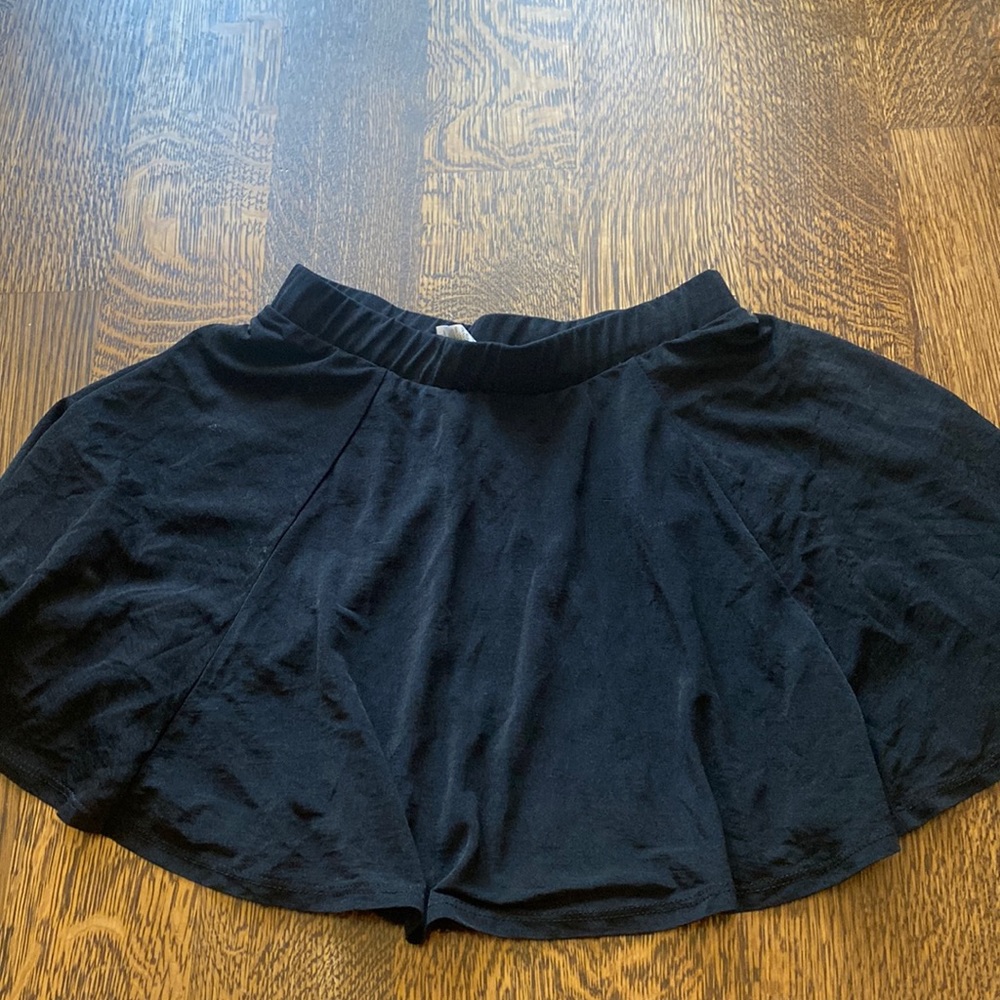 very cute little black skirt medium